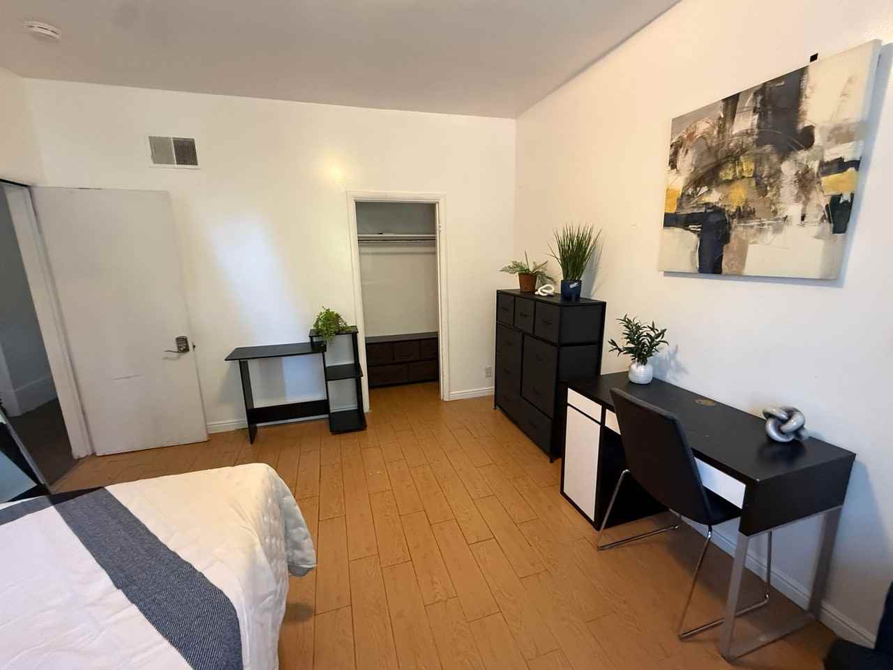 757 E 2nd Ave - Photo 5 of 35