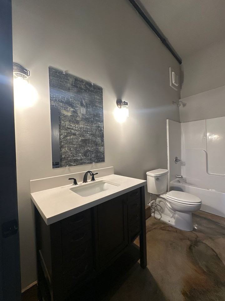 252 N Franklin St #101 - Photo 3 of 5