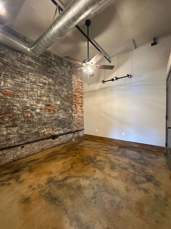 252 N Franklin St #101 - Photo 4 of 5