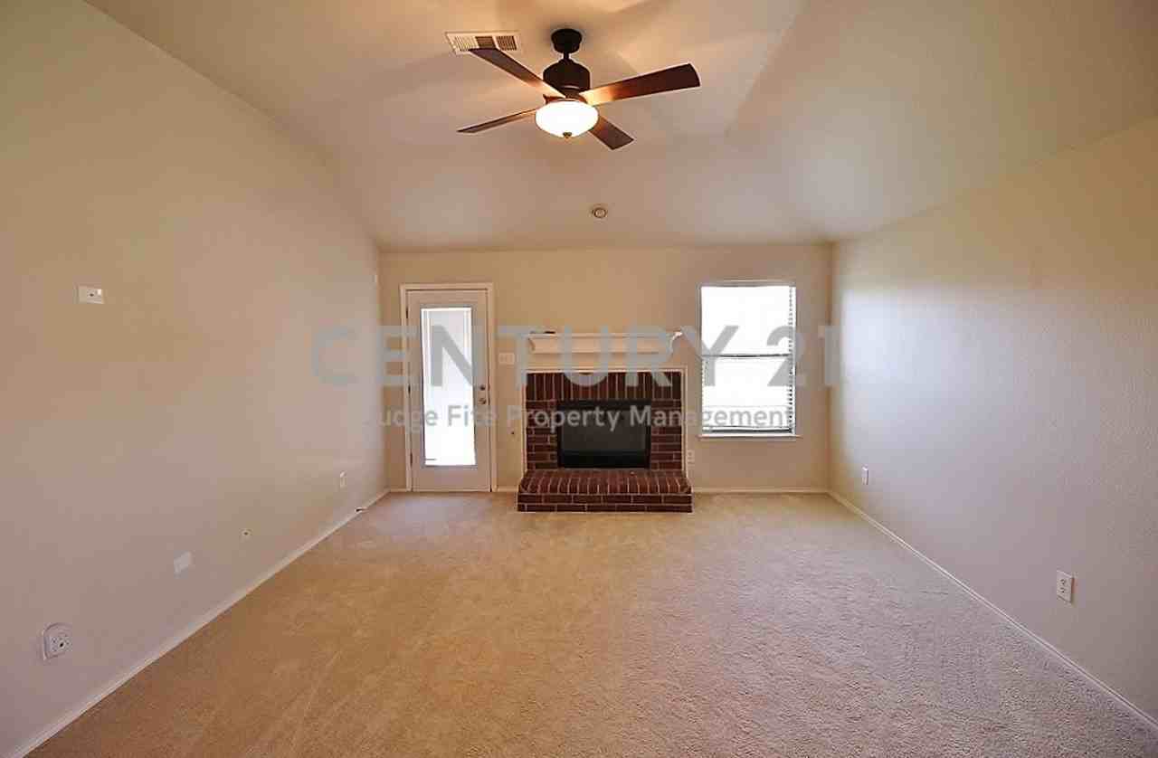 2816 Park Springs Dr - Photo 2 of 30