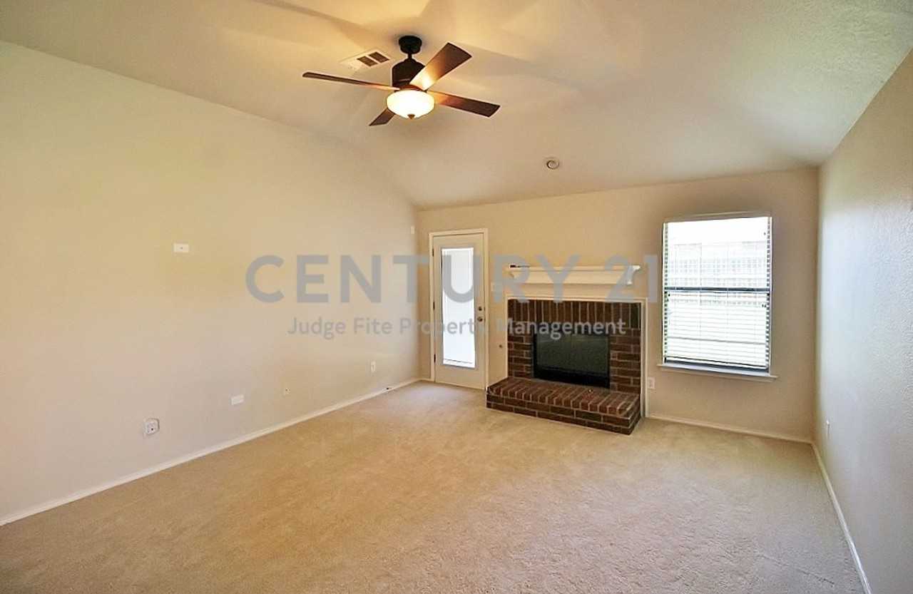 2816 Park Springs Dr - Photo 3 of 30