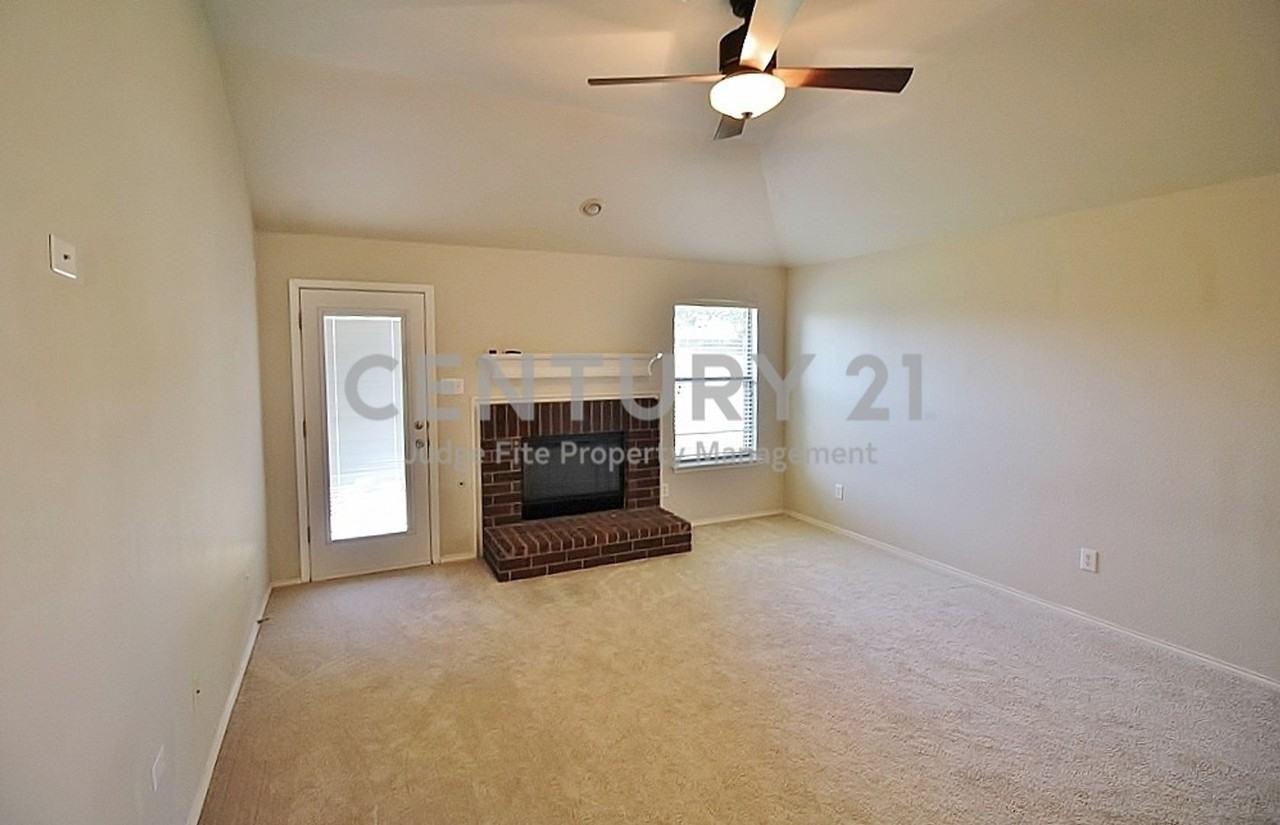 2816 Park Springs Dr - Photo 4 of 30