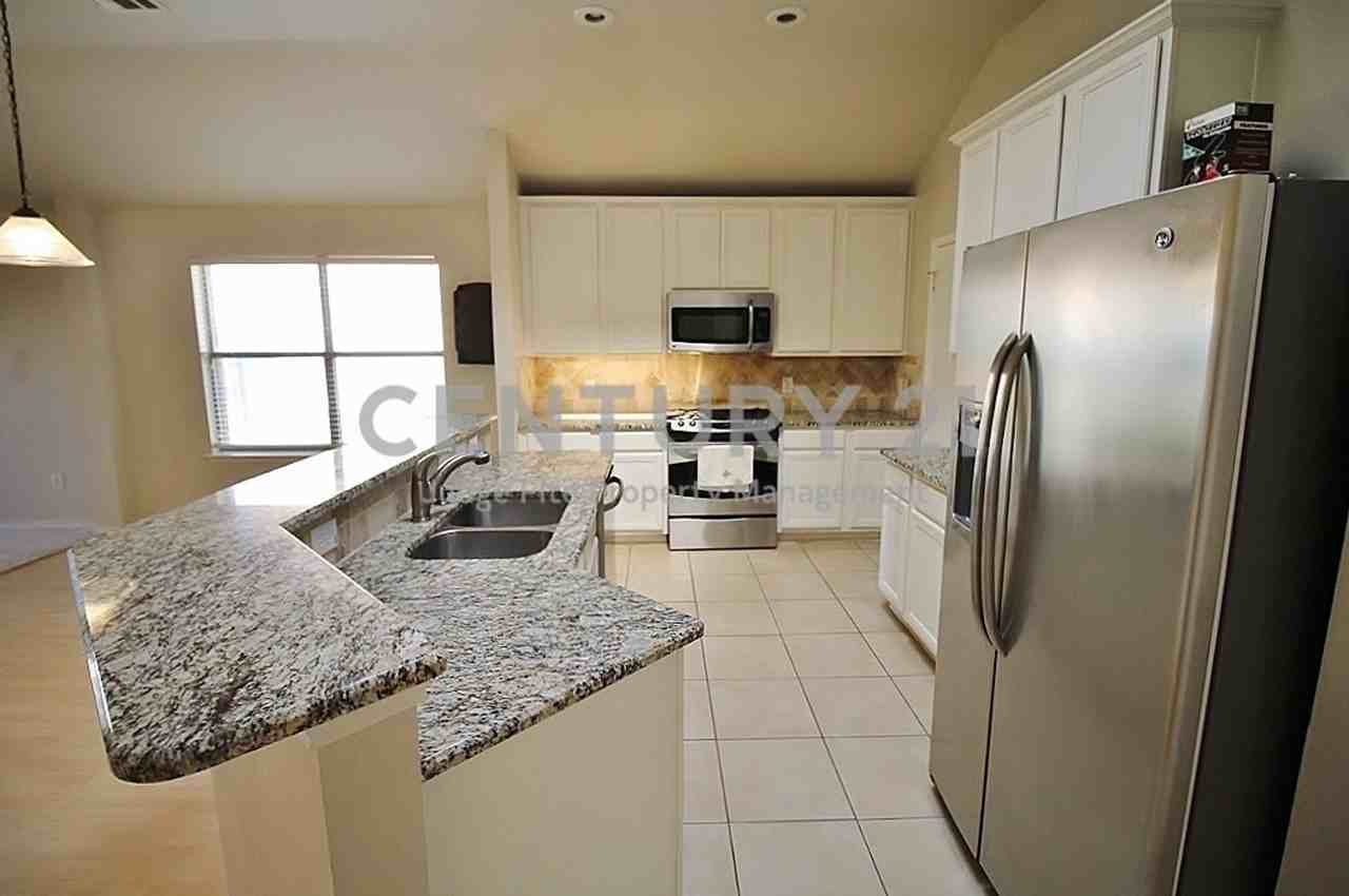 2816 Park Springs Dr - Photo 6 of 30