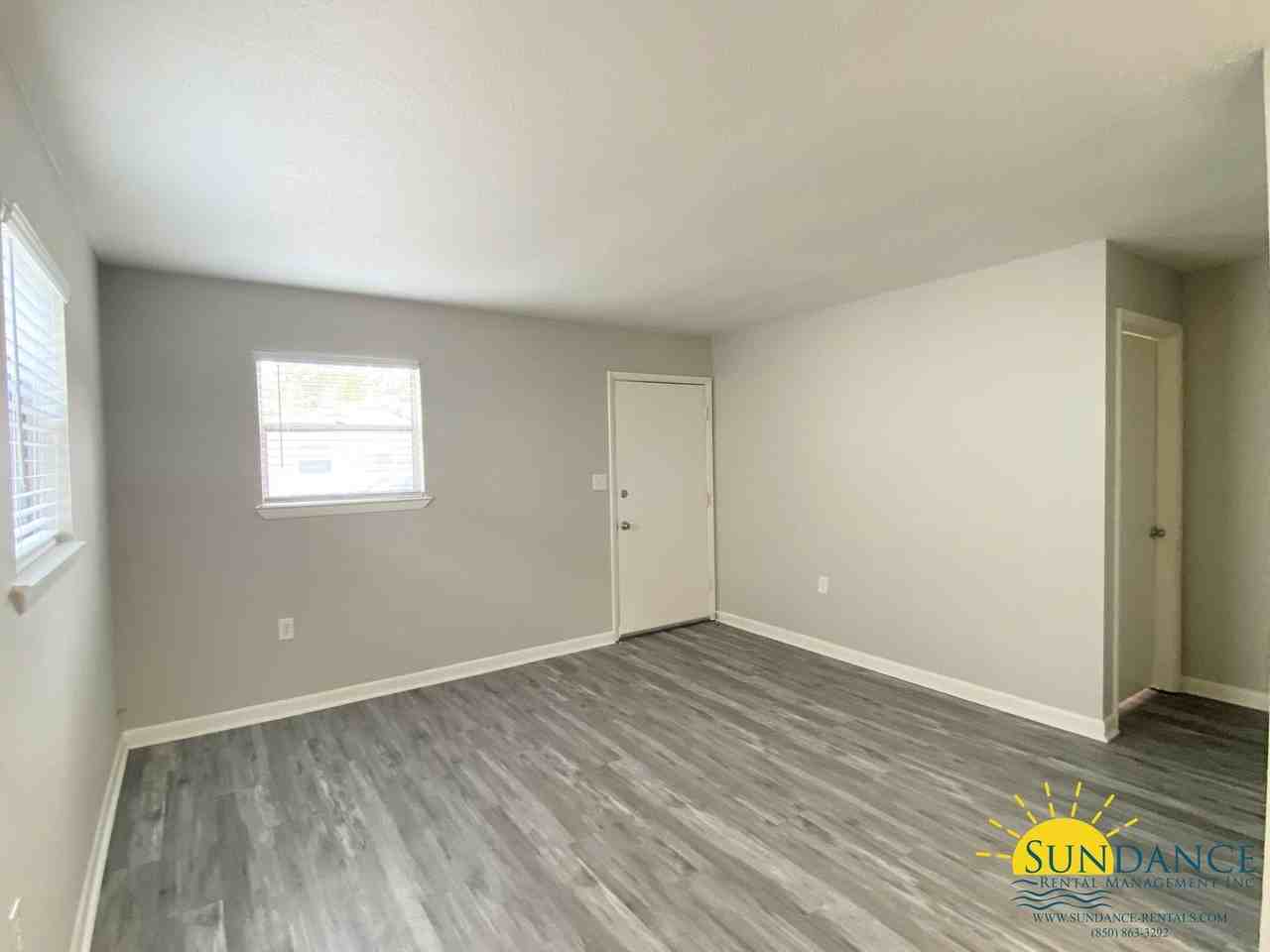 794 Navy St Apt C - Photo 2 of 8