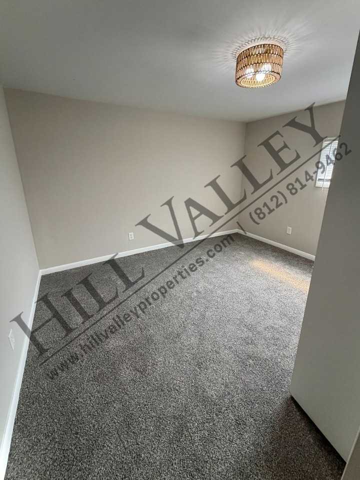 1012 E Marley Dr - Photo 6 of 8