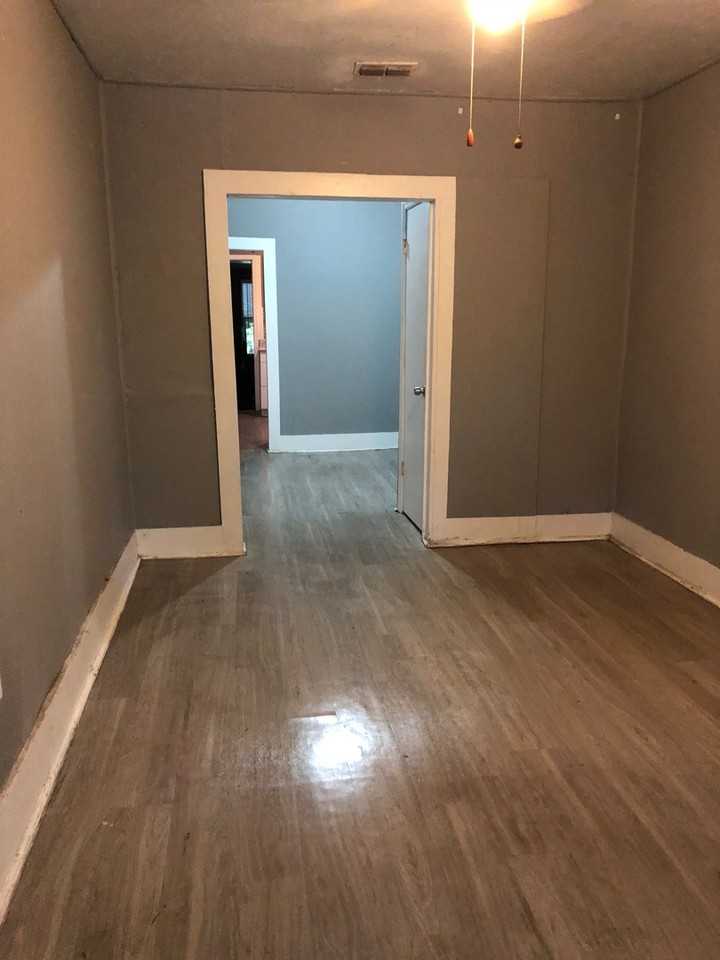 322 Nw 8th St - Photo 2 of 7