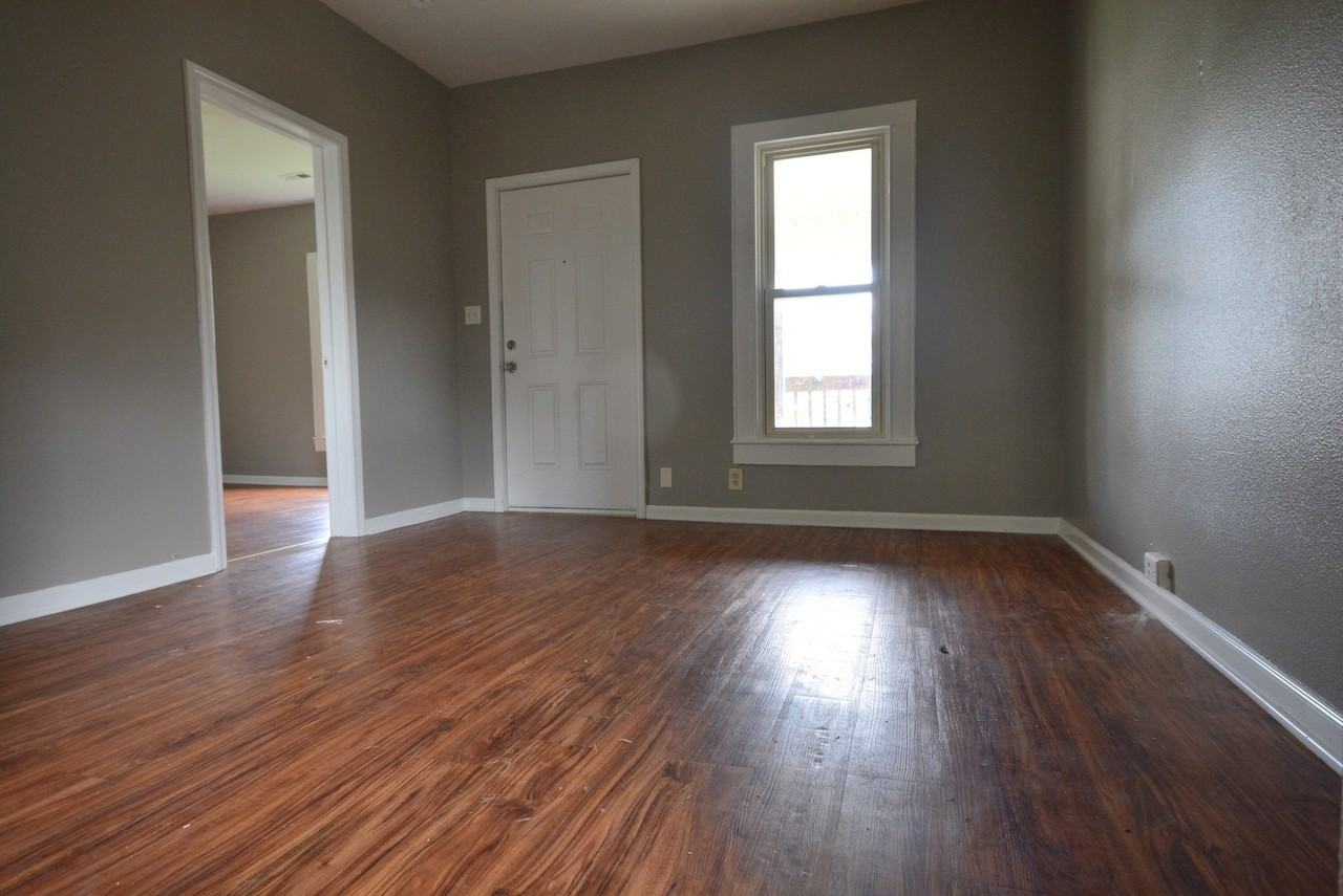1110 W Atlantic St - Photo 2 of 6