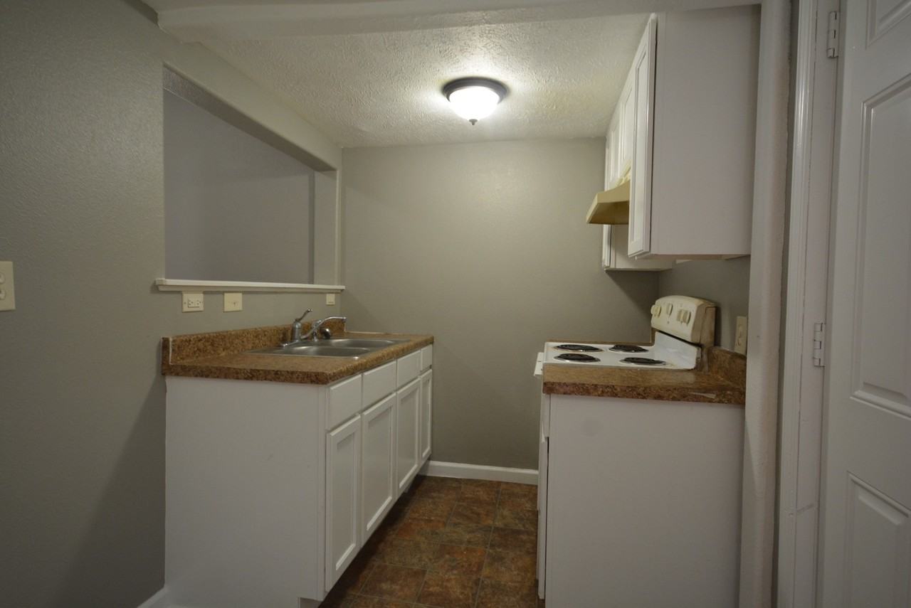 1110 W Atlantic St - Photo 5 of 6