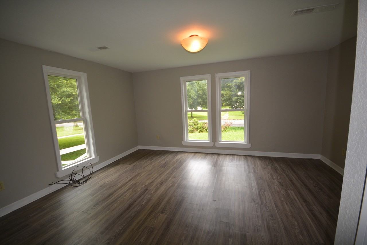 2037 N Jefferson Ave - Photo 2 of 11