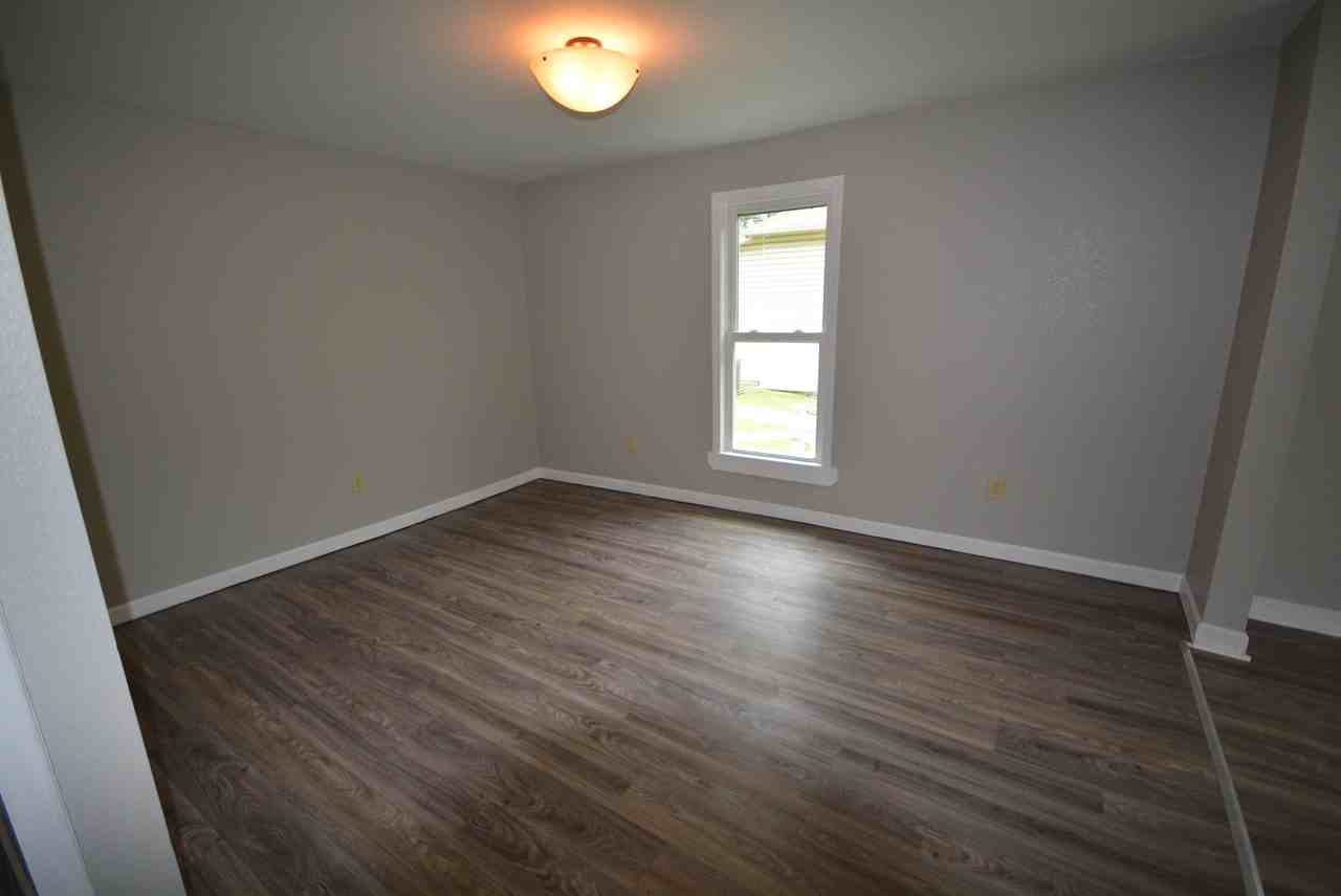 2037 N Jefferson Ave - Photo 3 of 11