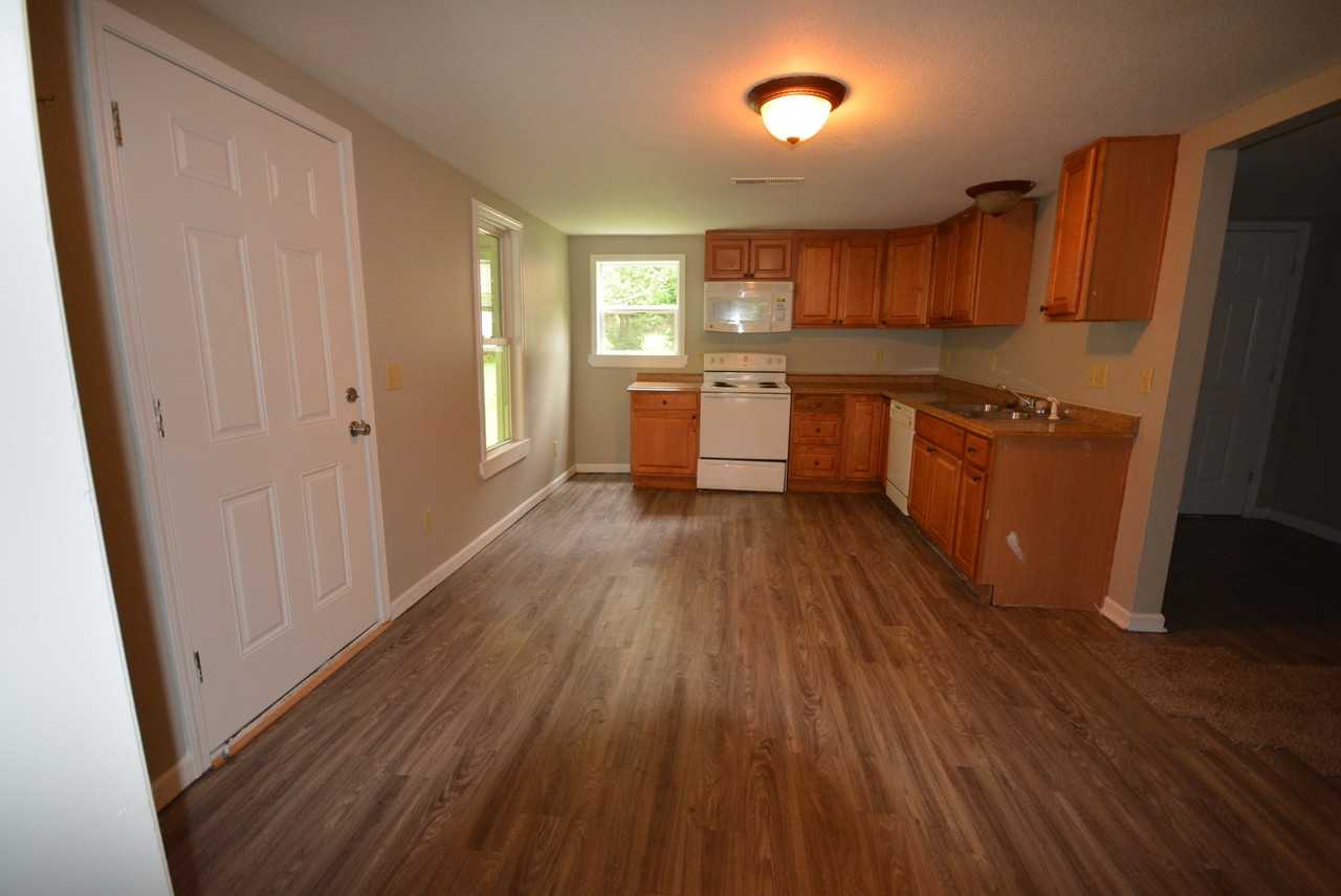2037 N Jefferson Ave - Photo 4 of 11