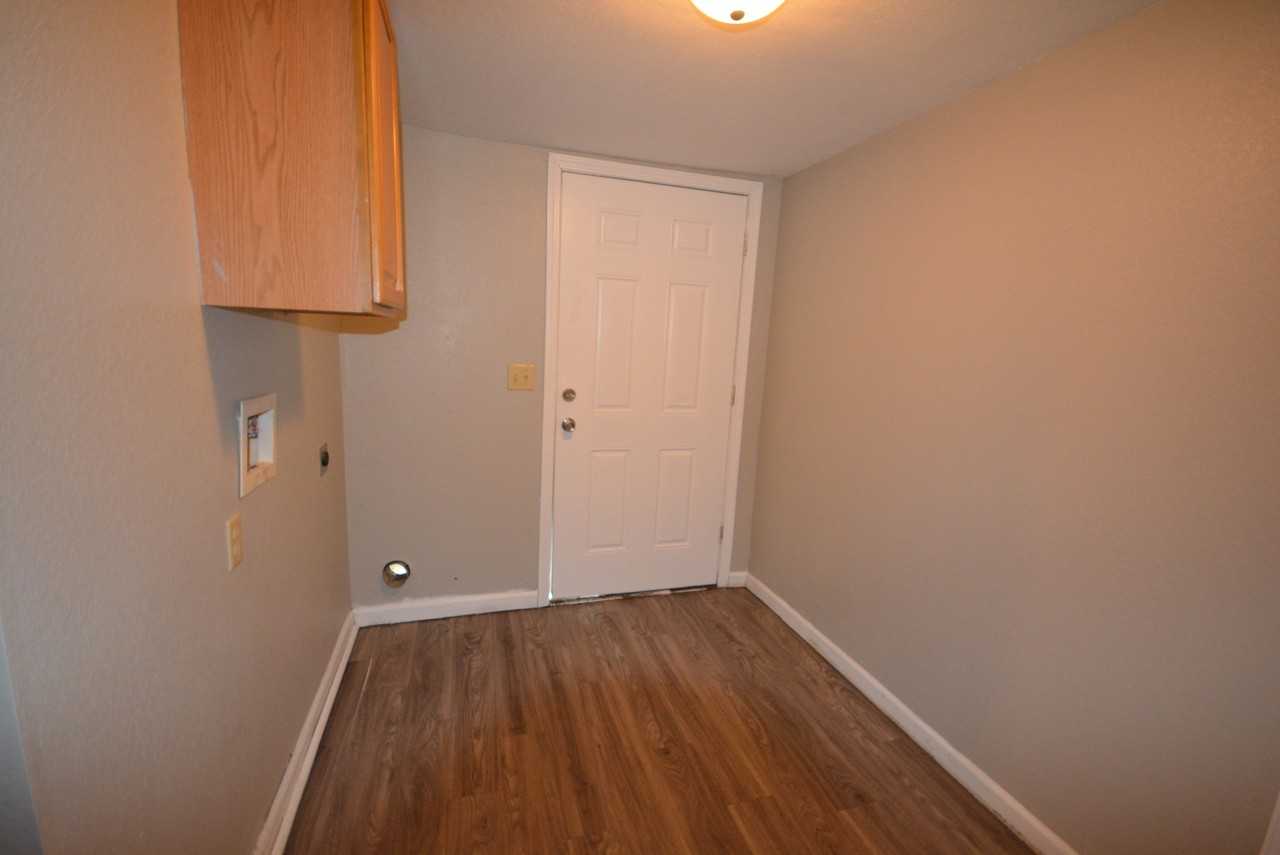 2037 N Jefferson Ave - Photo 5 of 11