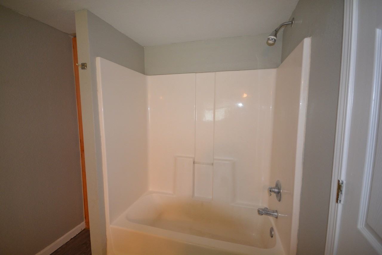 2037 N Jefferson Ave - Photo 6 of 11