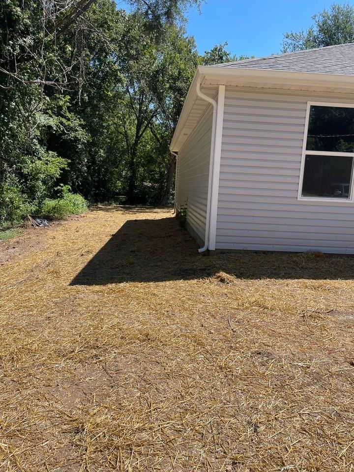 2444 N Benton Ave - Photo 3 of 37