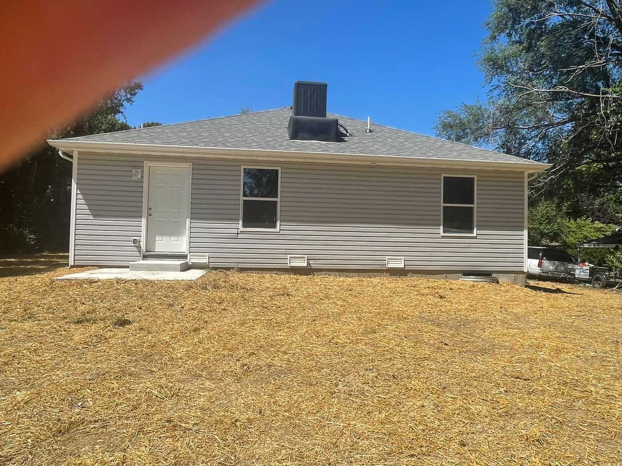2444 N Benton Ave - Photo 4 of 37