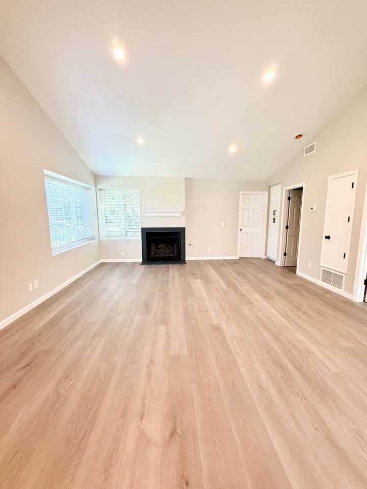 220 N R St - Photo 3 of 16