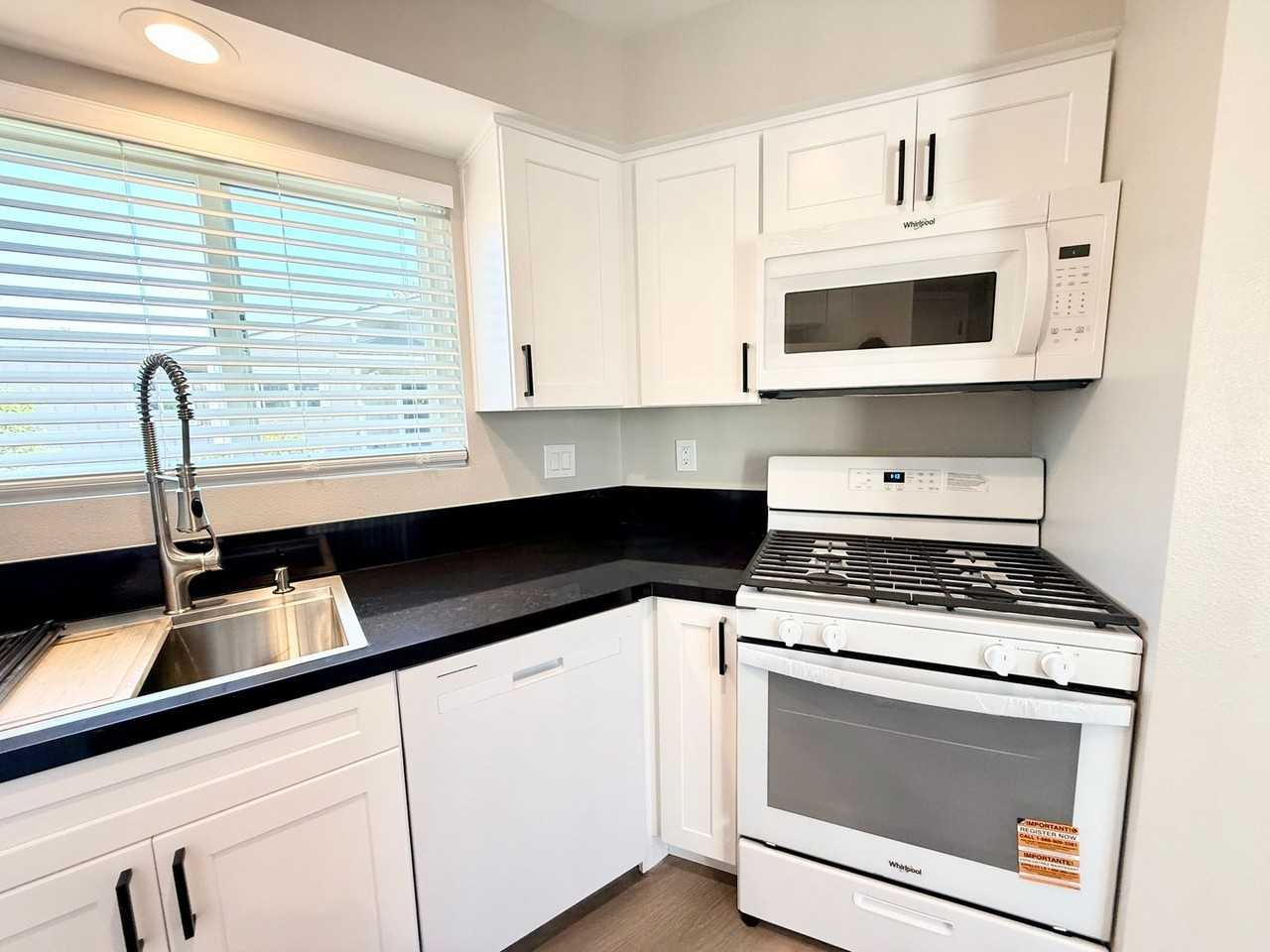 220 N R St - Photo 6 of 16