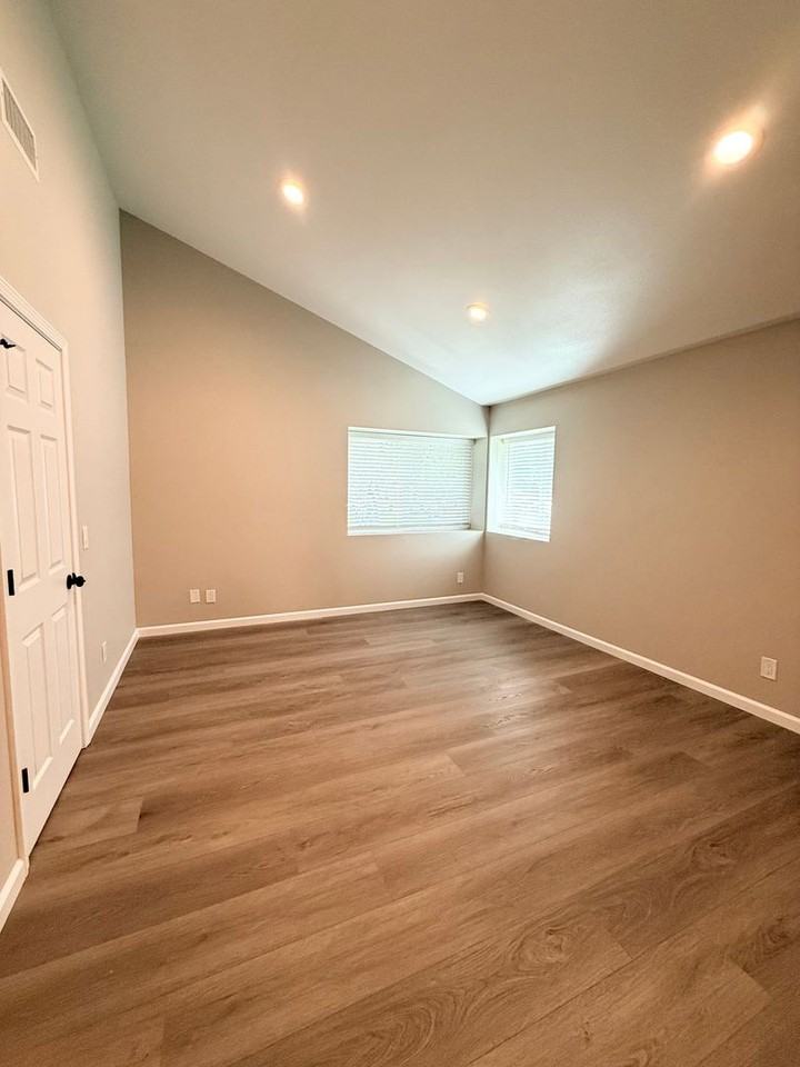 220 N R St - Photo 7 of 16