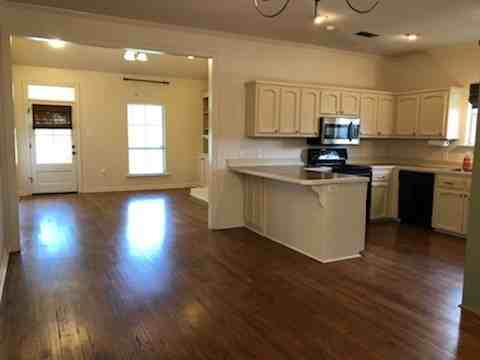 18611 Cherry Oak Dr - Photo 4 of 15
