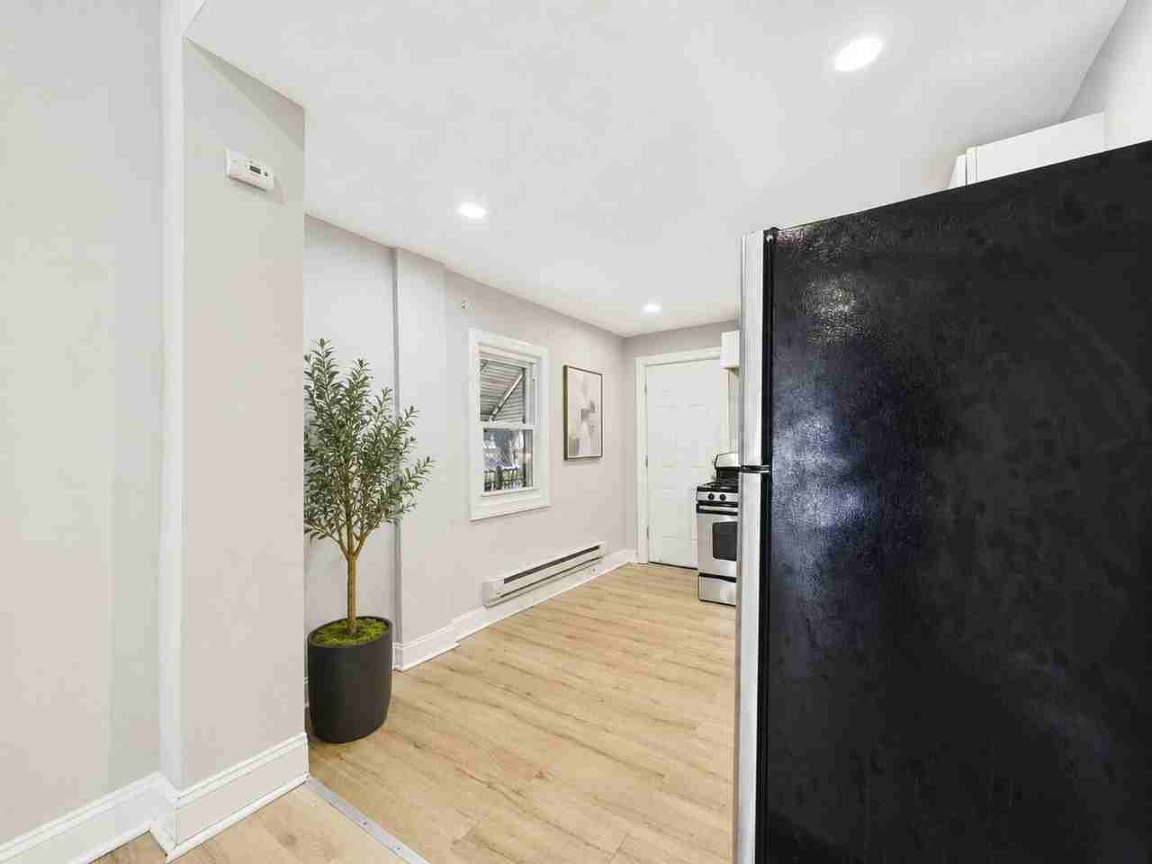 80 E Bringhurst St - Photo 5 of 17