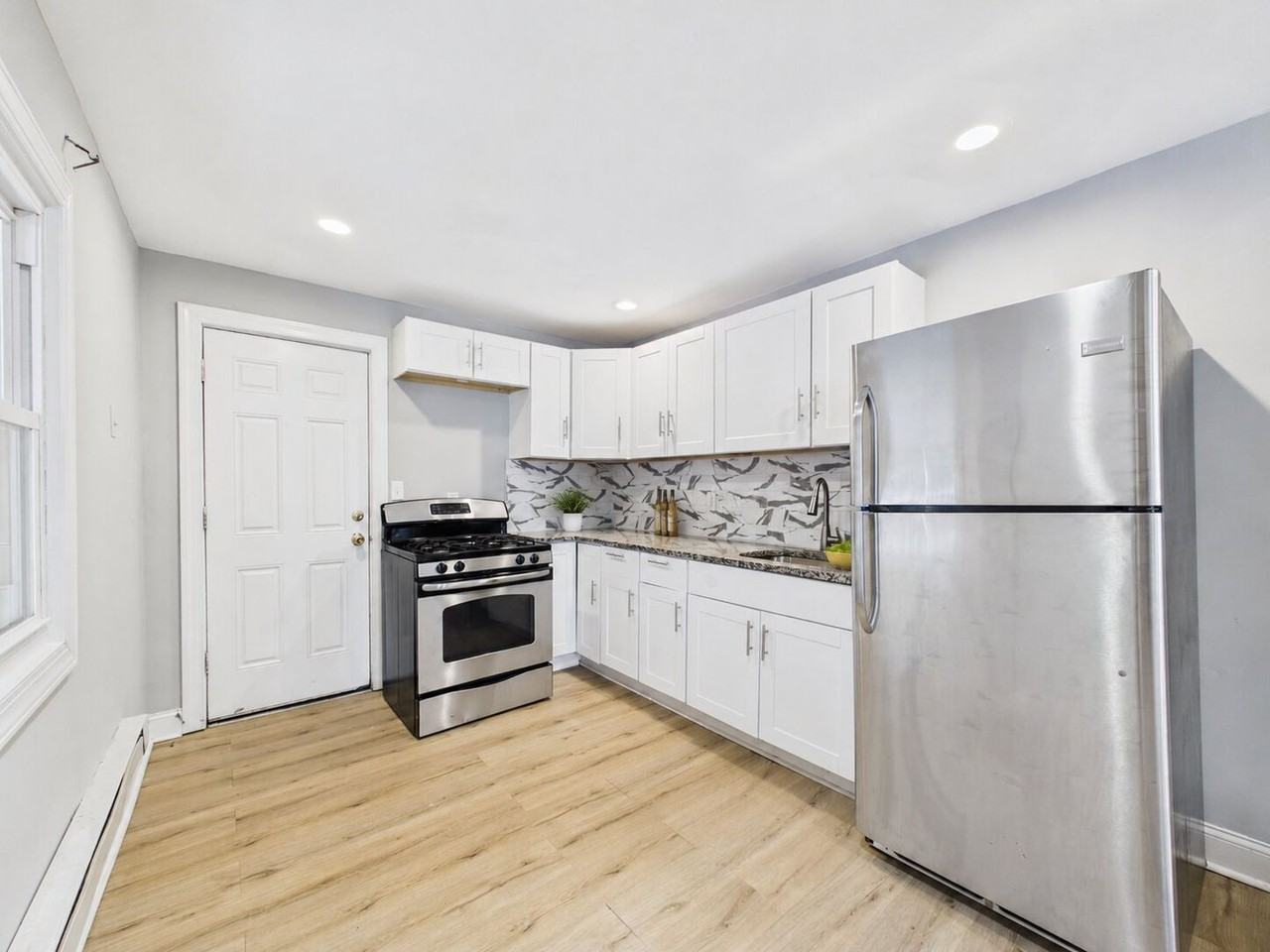 80 E Bringhurst St - Photo 6 of 17