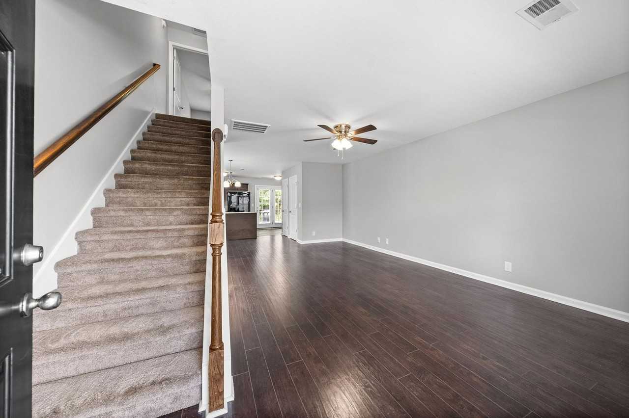 365 Sam Houston Cir - Photo 5 of 33