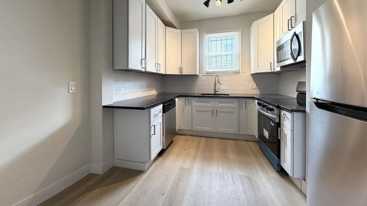 2457 N Patton St - Photo 4 of 14