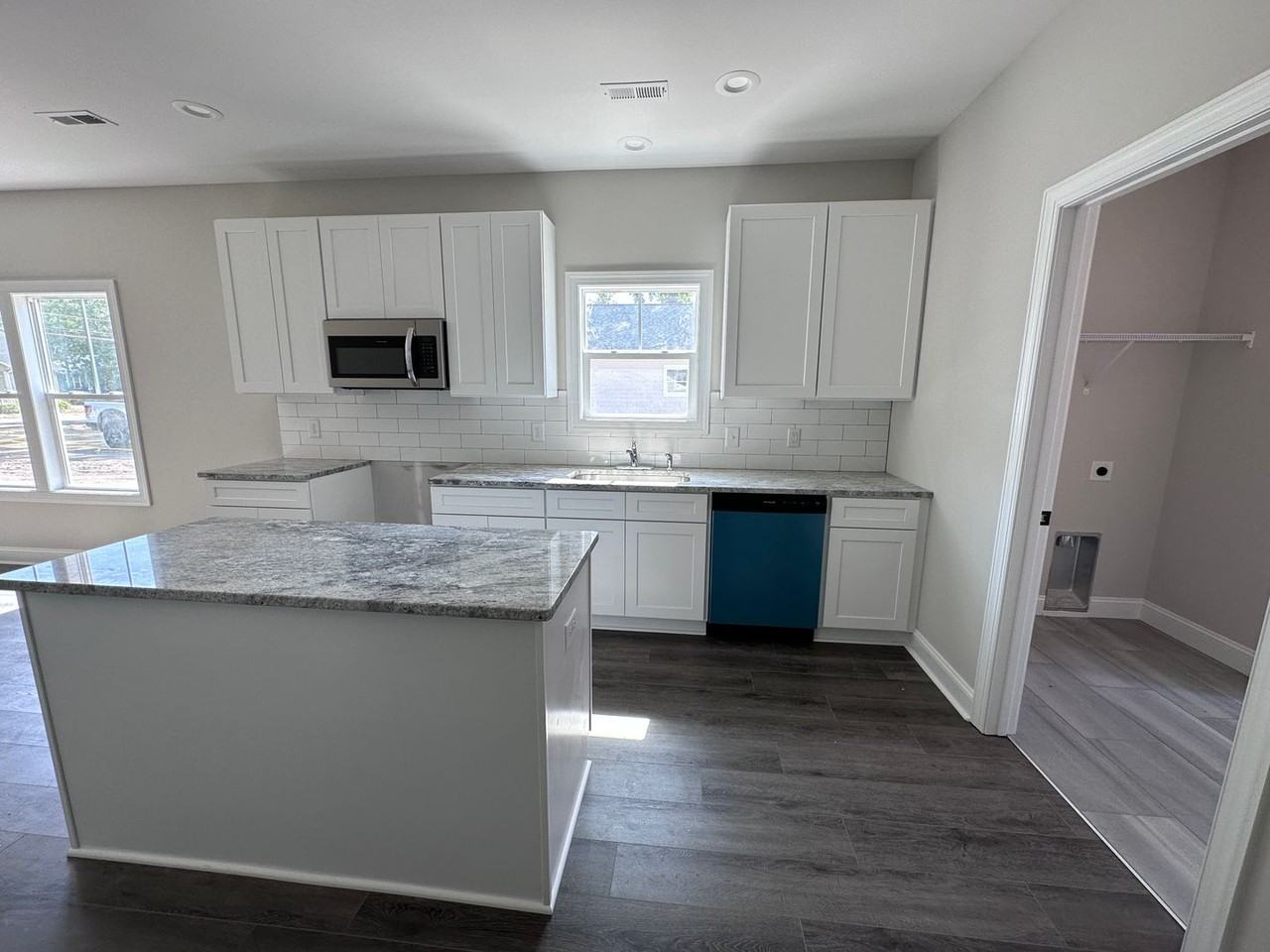4308 Peachtree Ave - Photo 4 of 17