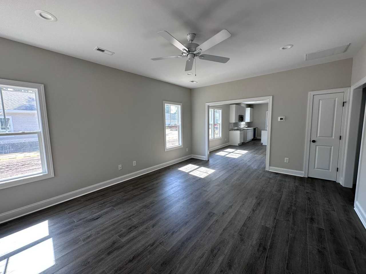 4308 Peachtree Ave - Photo 7 of 17