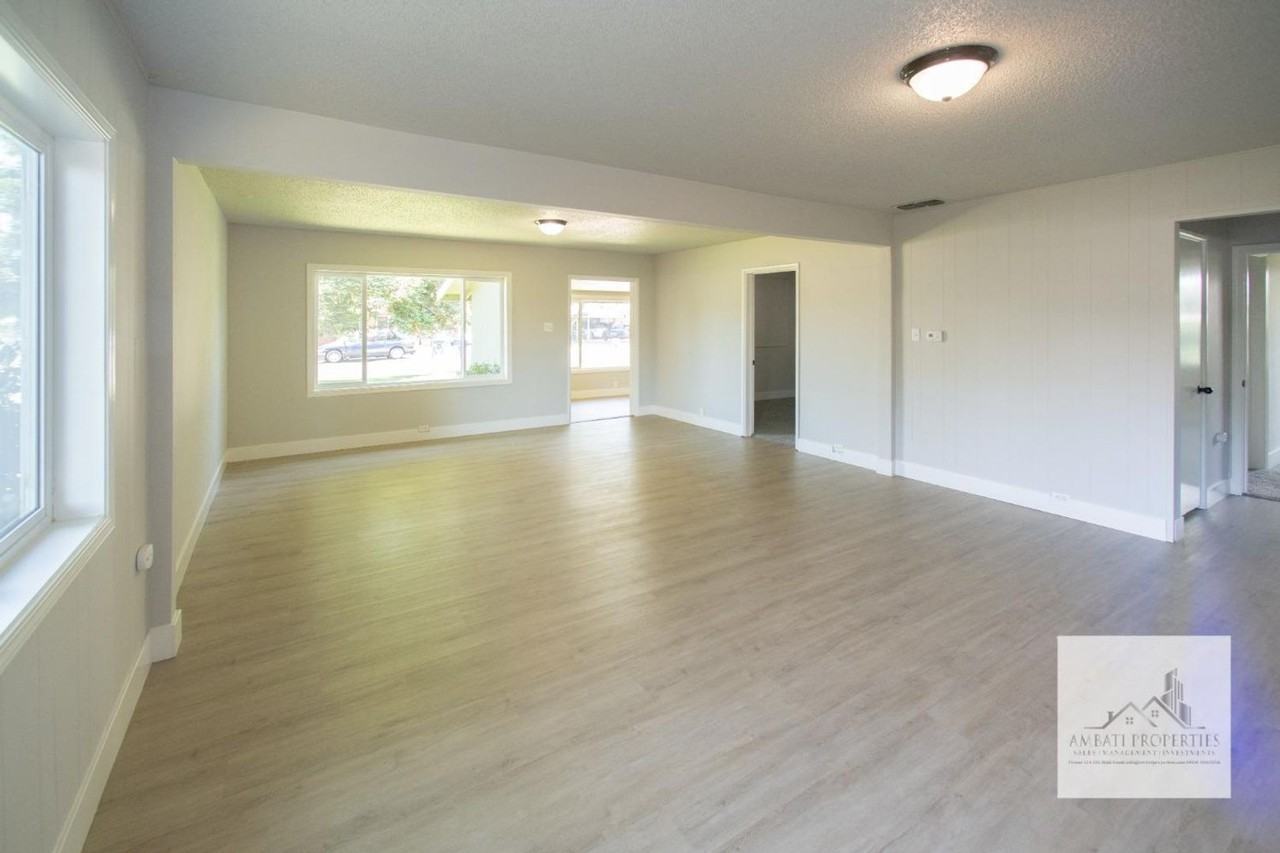 1136 E Griffith Way - Photo 7 of 32