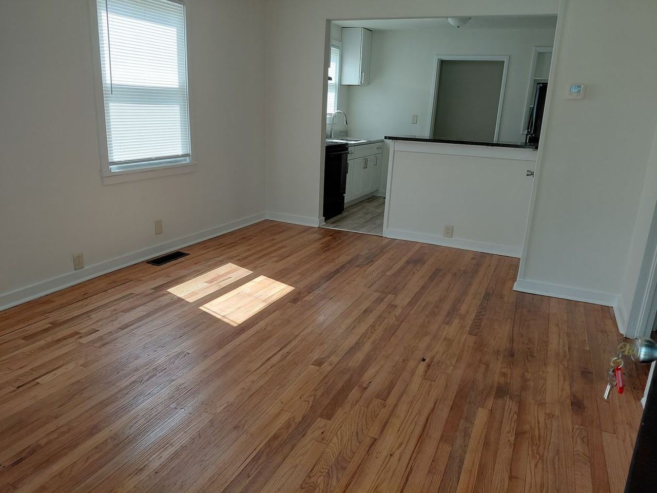 2950 Jackson St - Photo 2 of 7