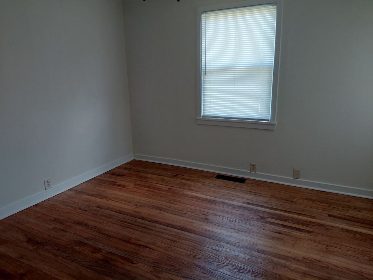2950 Jackson St - Photo 4 of 7
