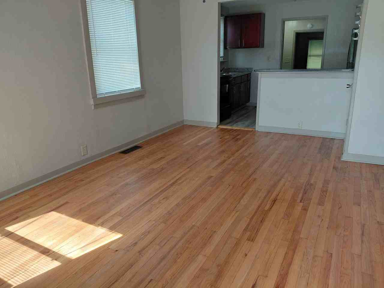 2947 Jefferson St - Photo 2 of 7