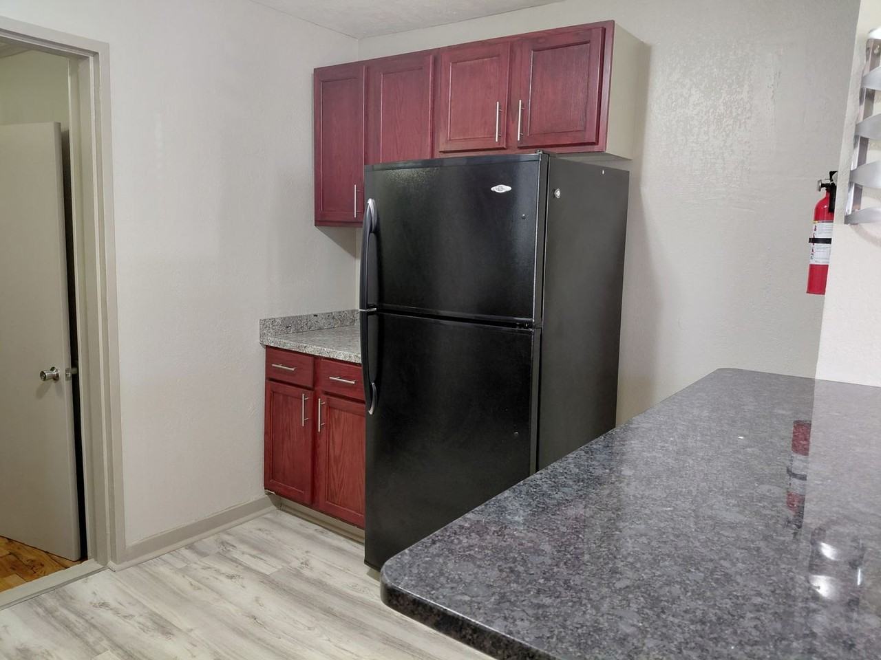 2947 Jefferson St - Photo 4 of 7