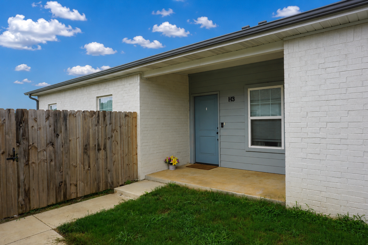 1820 Riverview Drive - Photo 3 of 15