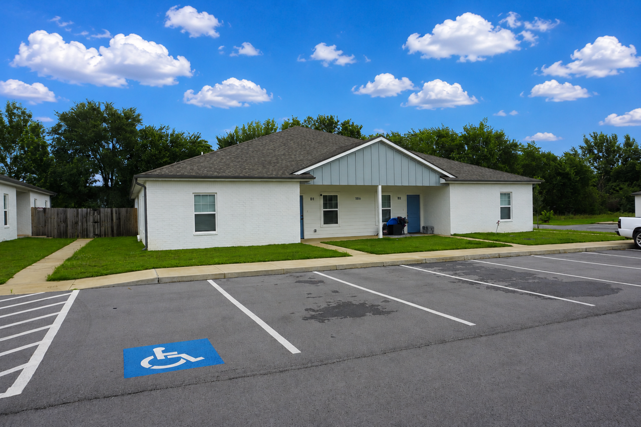 1820 Riverview Drive - Photo 4 of 15