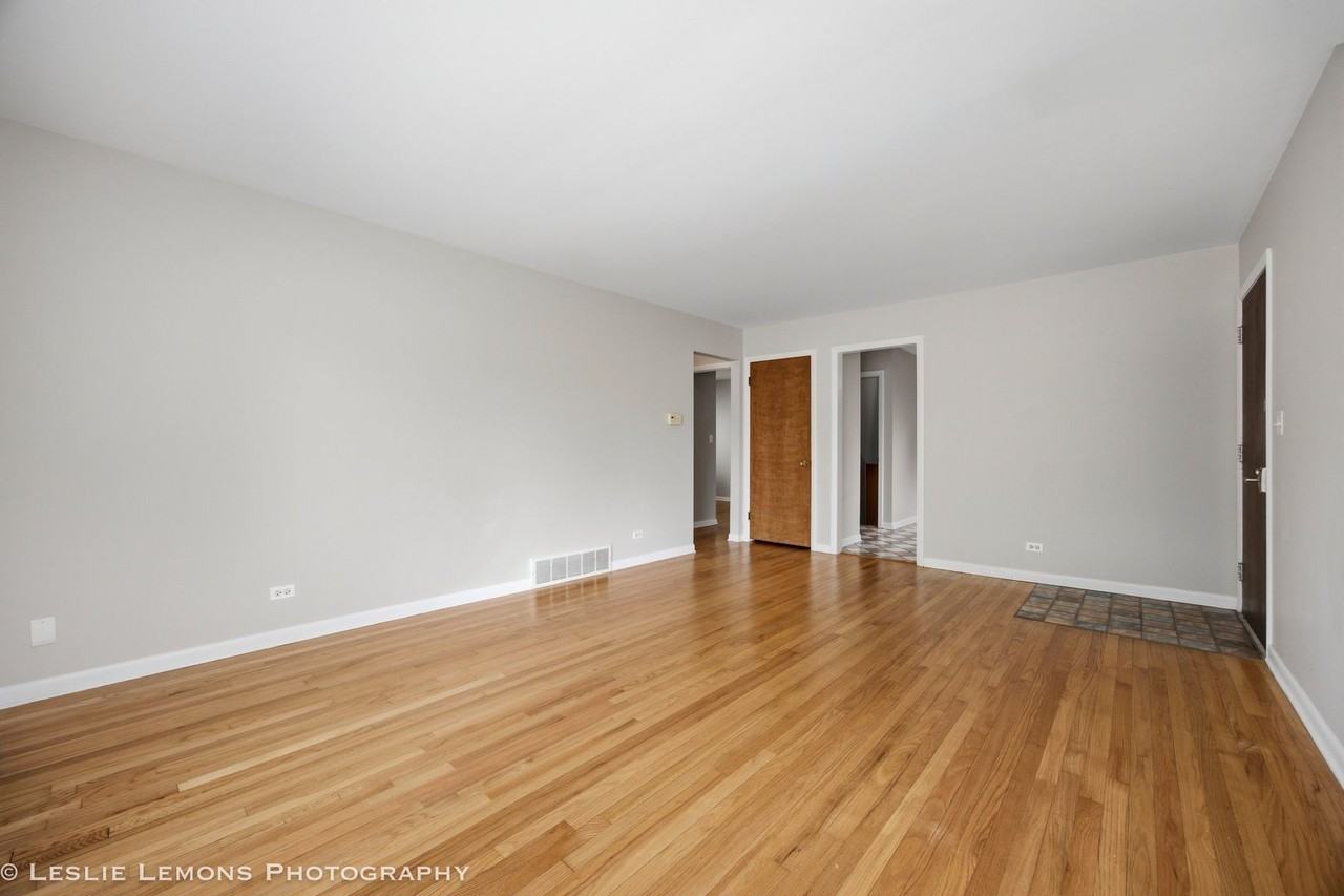 635 S Main St - Photo 4 of 21