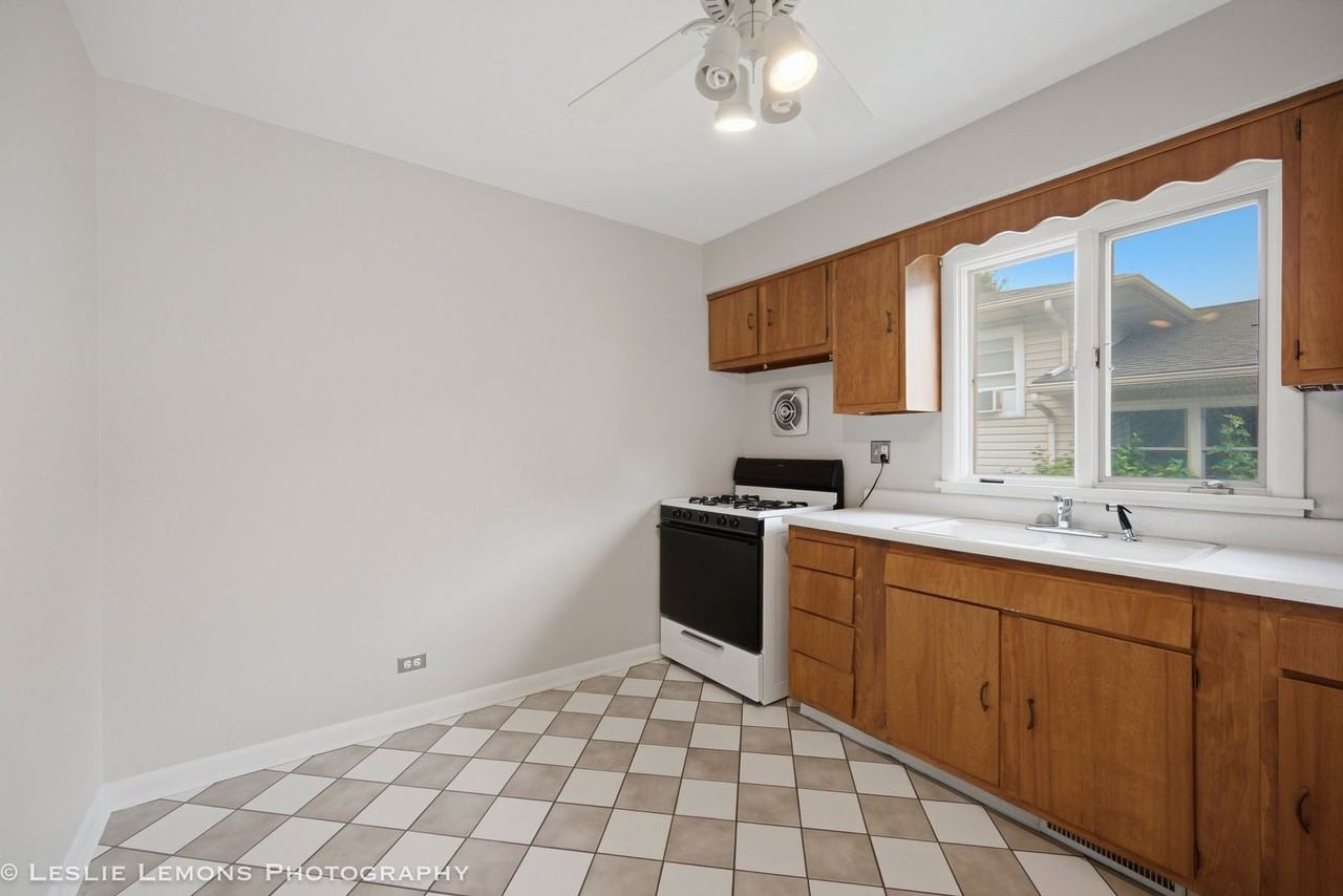 635 S Main St - Photo 5 of 21