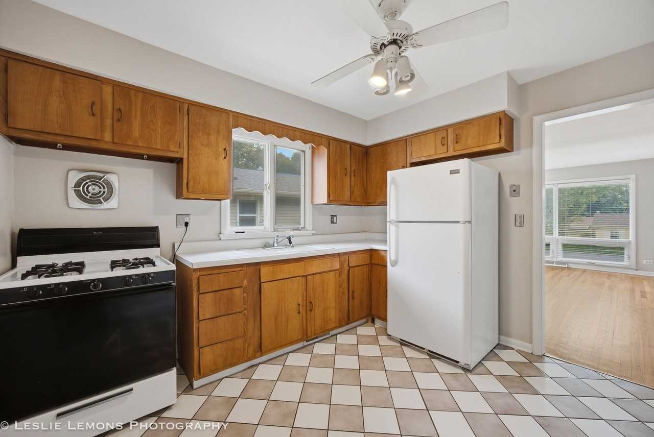 635 S Main St - Photo 6 of 21