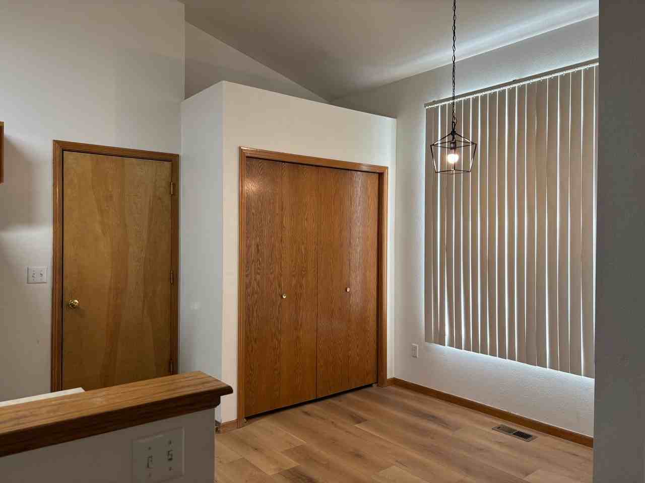1126 Belleview Dr - Photo 5 of 10