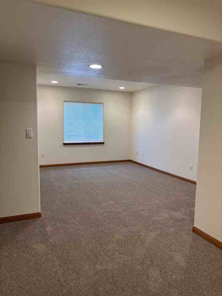 1126 Belleview Dr - Photo 7 of 10