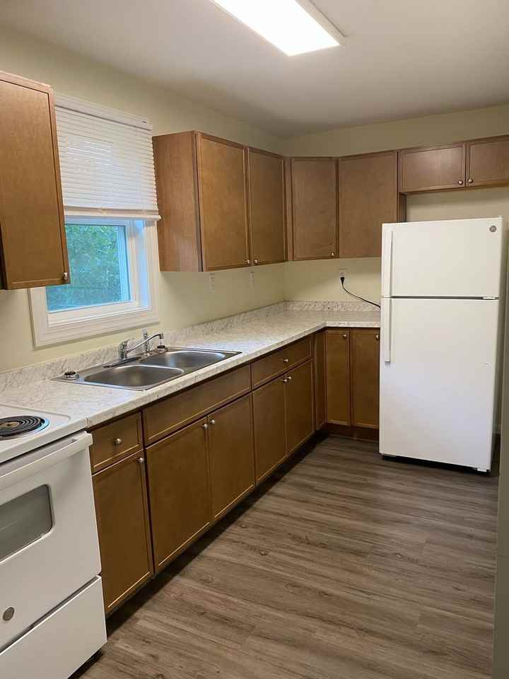 214 Pine St - Photo 3 of 7