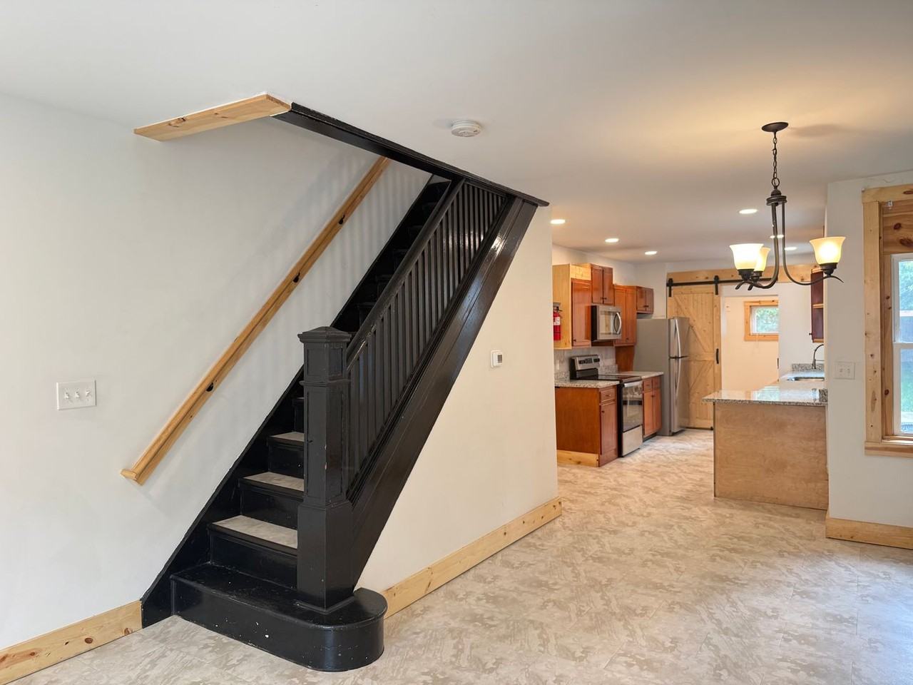 916 Houston St - Photo 5 of 29