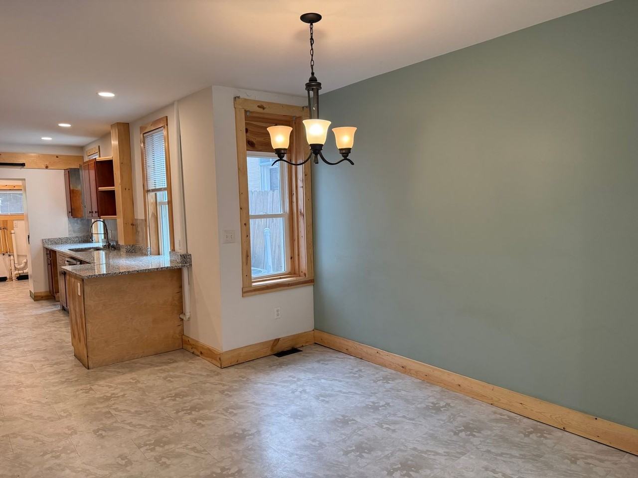 916 Houston St - Photo 7 of 29