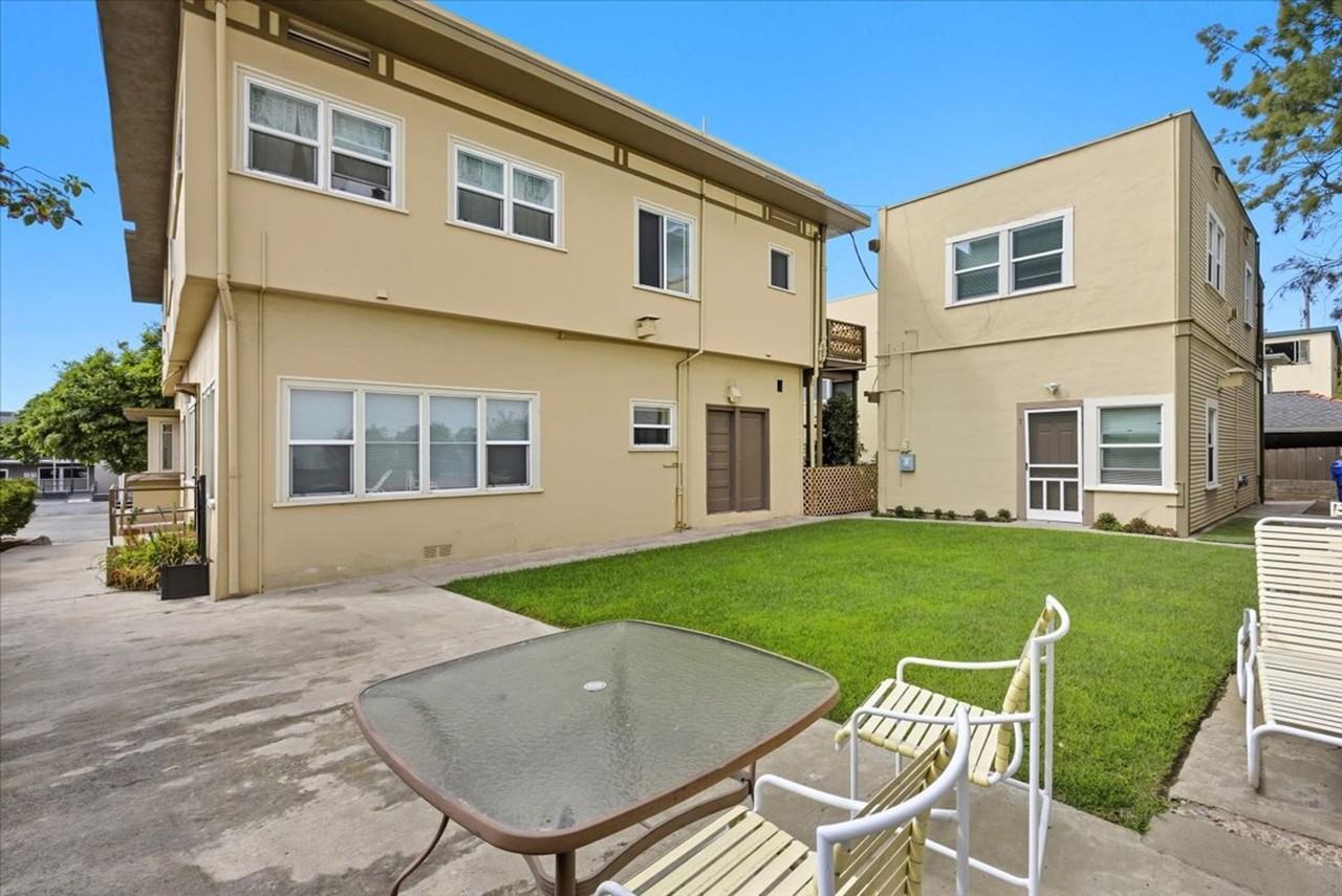 Palms Apartments - Photo 2 of 4