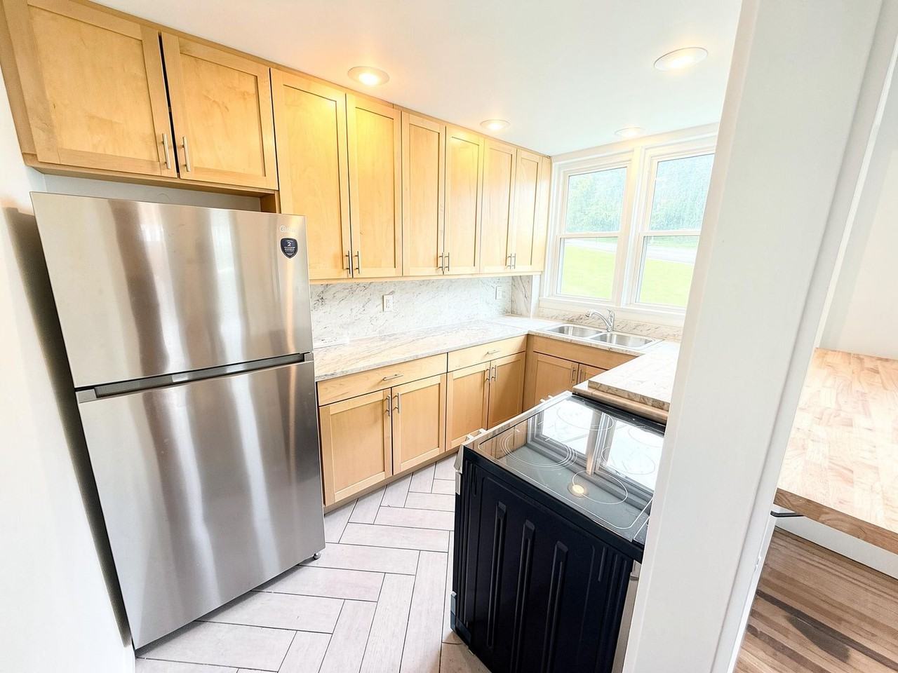 834 Warren St #1 - Photo 4 of 11
