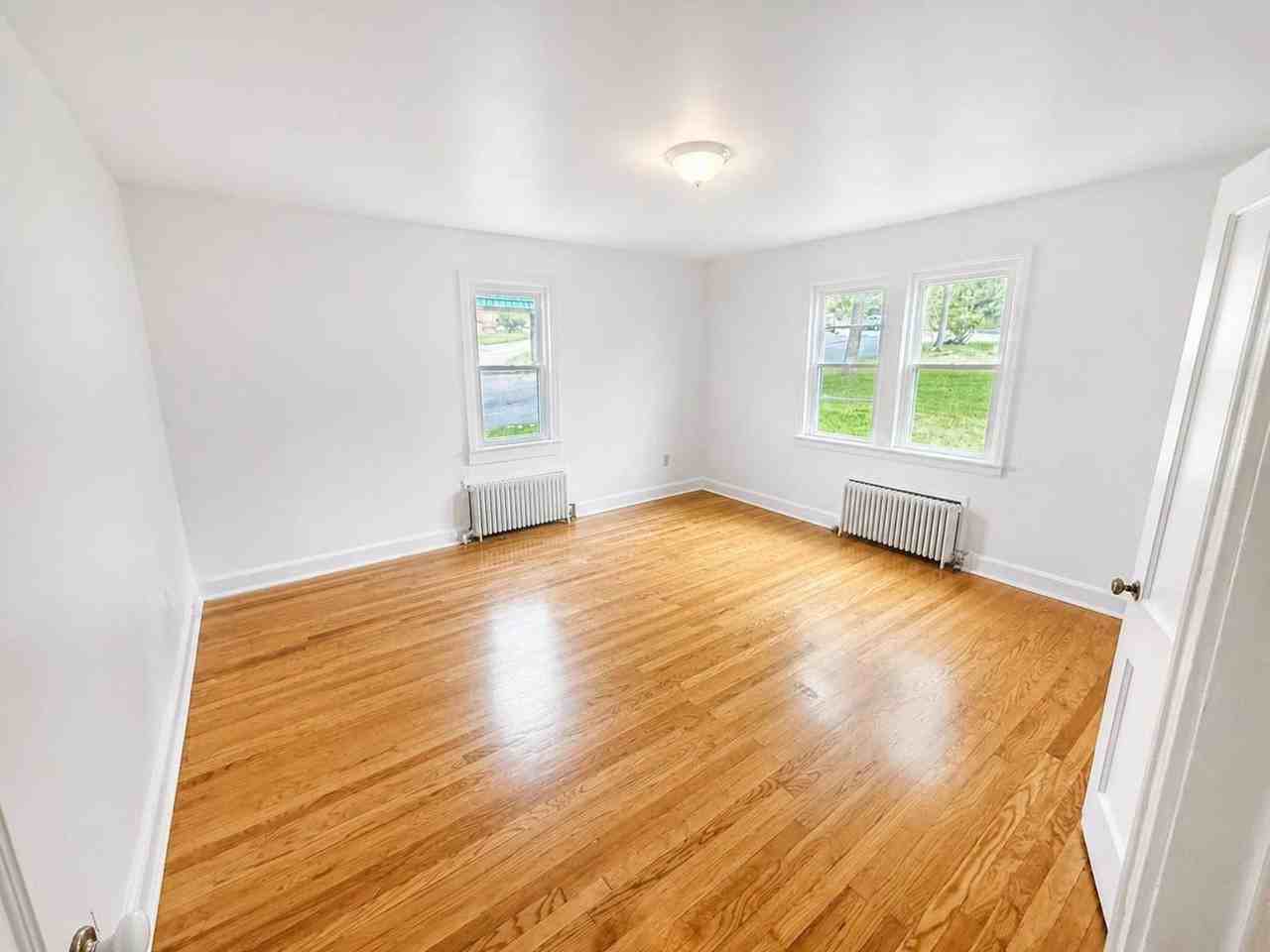 834 Warren St #1 - Photo 5 of 11