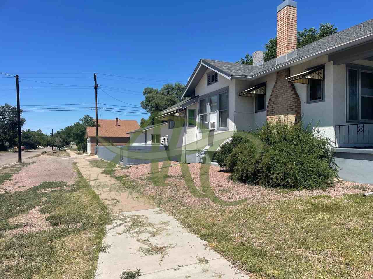 1201 E 4th St - Photo 3 of 20