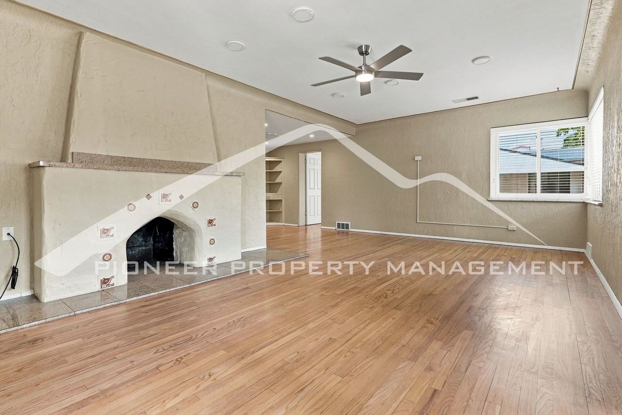 4215 W Byron Pl - Photo 5 of 31