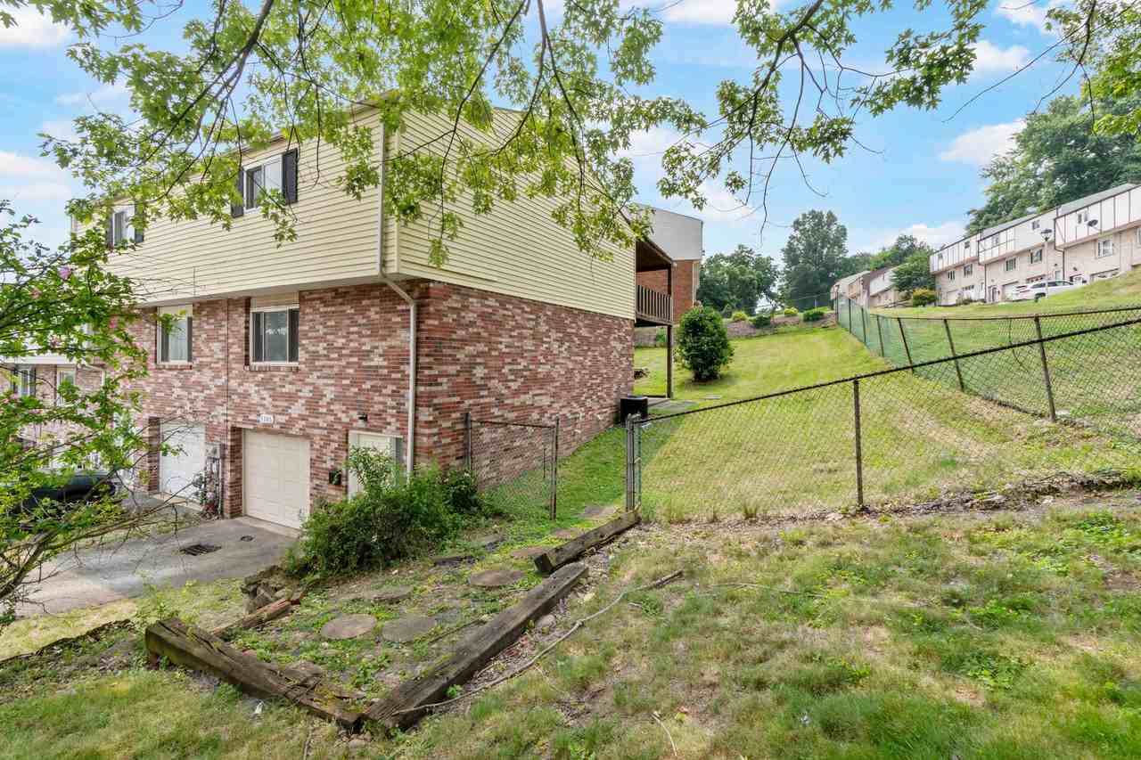 1105 Anna Ave - Photo 2 of 31